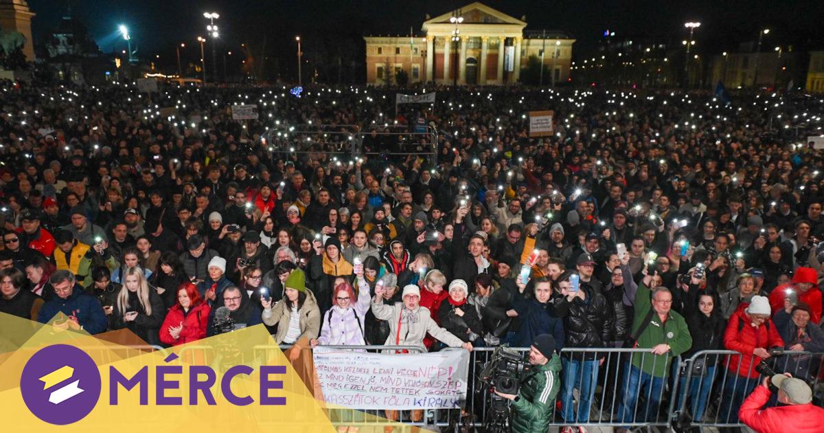 MÃ¡r kezdÃ©s elÅtt tÃ­zezres tÃ¶meg gyÅ±lt Ã¶ssze az influenszerek kegyelmi Ã¼gy miatti tÃ¼ntetÃ©sÃ©re a HÅsÃ¶k terÃ©n « MÃ©rce